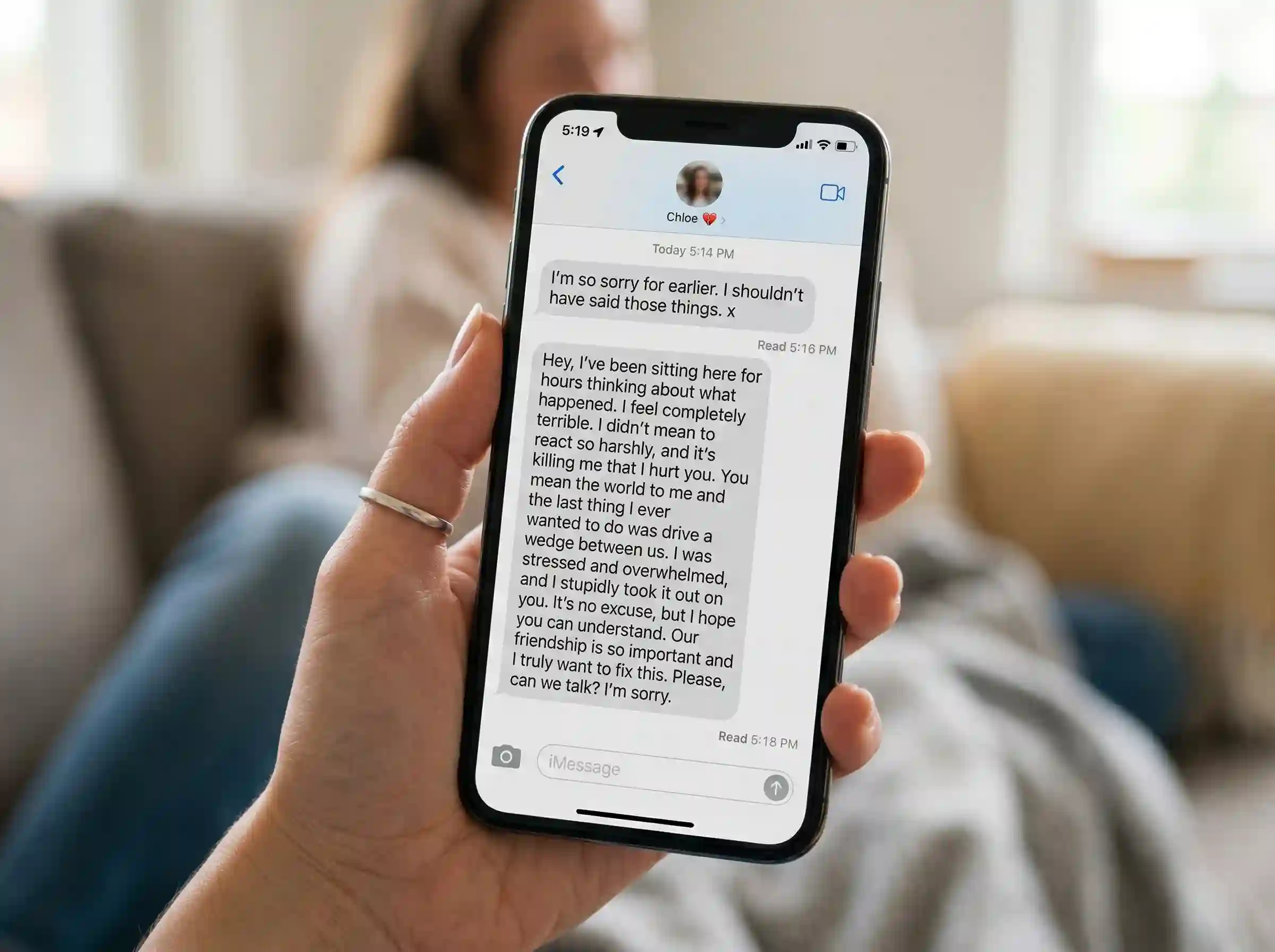 short vs long apology message comparison on phone screen